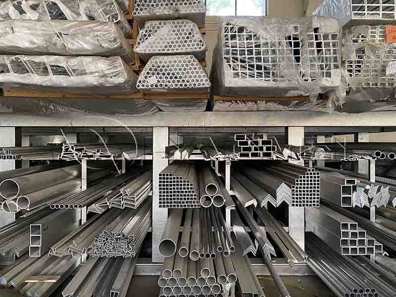 Aluminum pipes.jpg Aluminum pipes.jpg